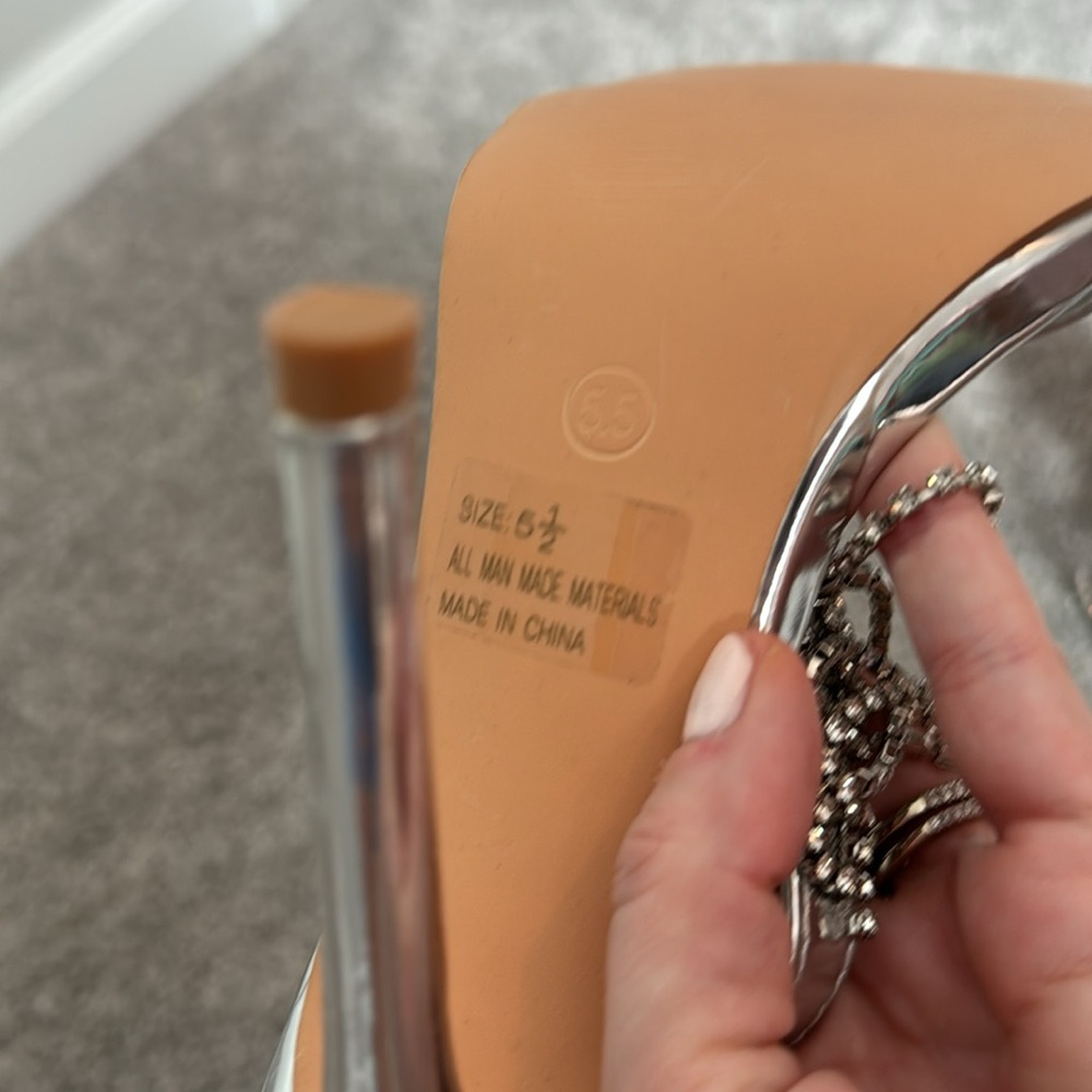 Silver Lulu’s Heels - Picture 3 of 4